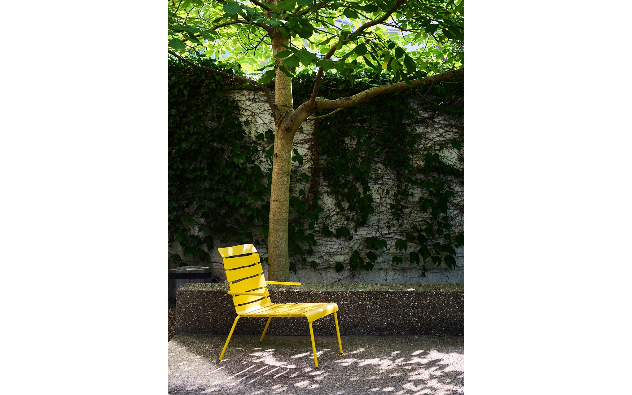 Aligned lounge chair - Image 4