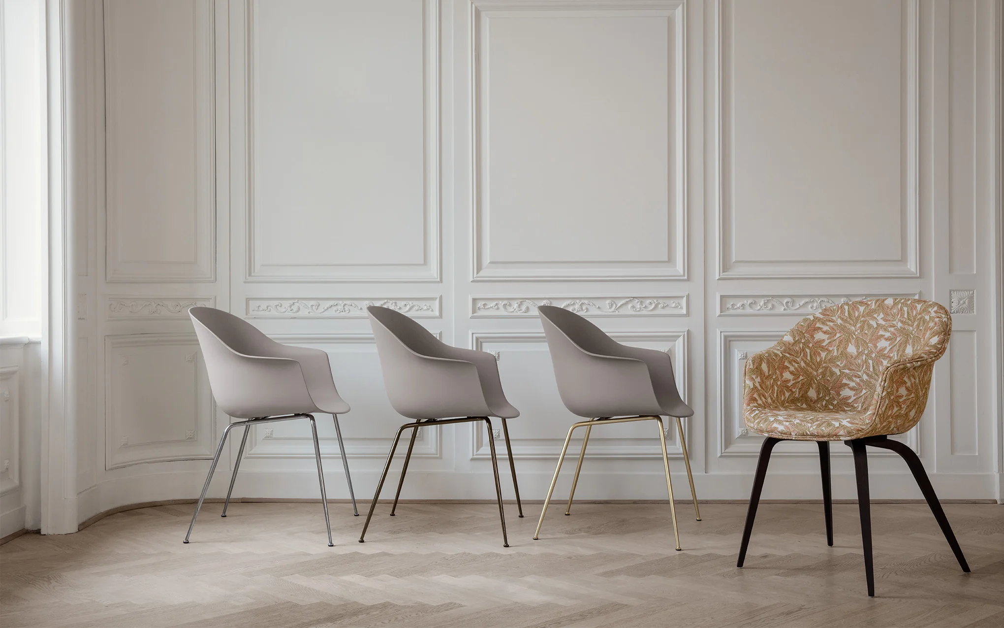 Bat dining chair - un-upholstered with conic base - Image 22