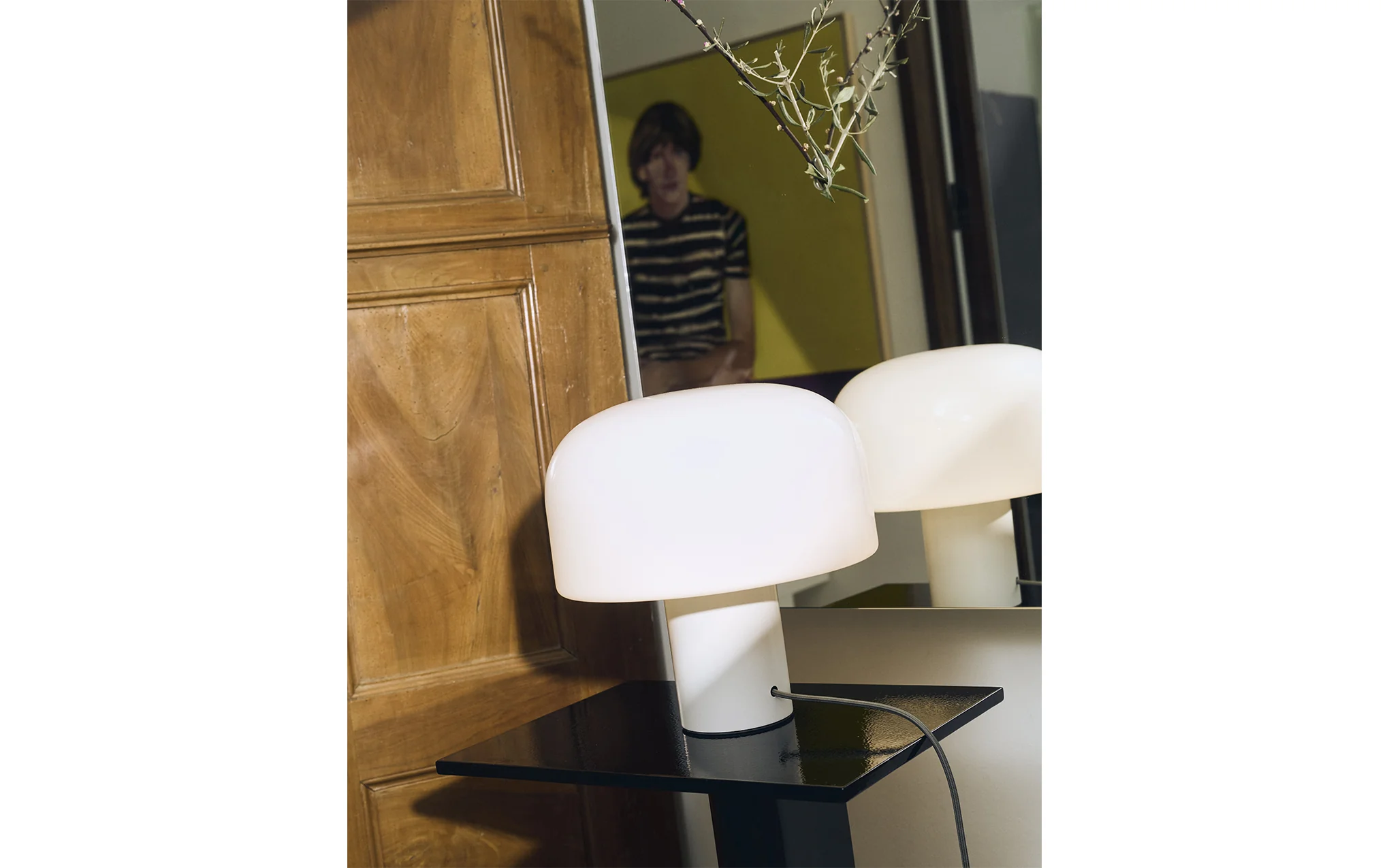 Bellhop Glass T table lamp - Image 4