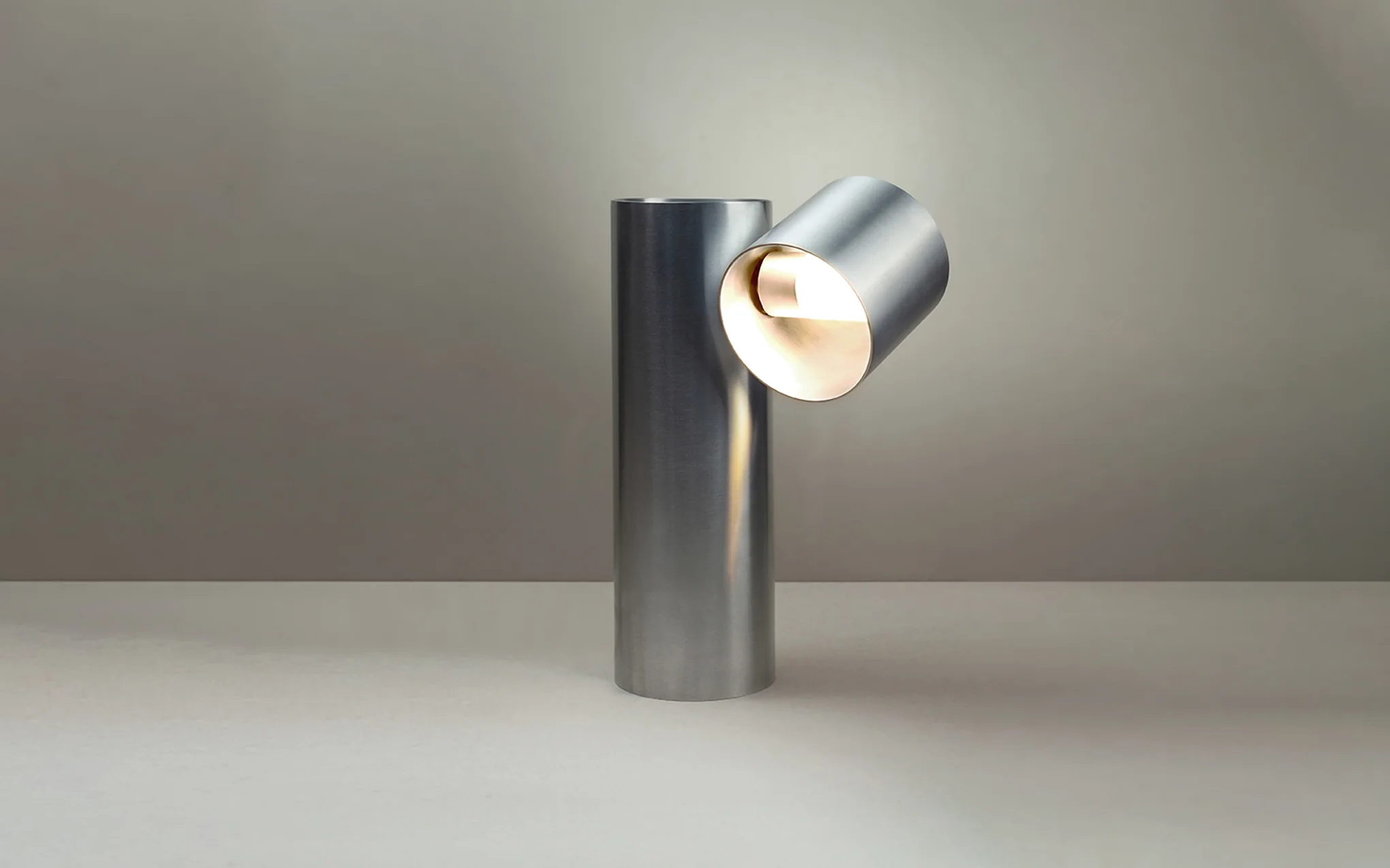 Clearance Drum D2 desk lamp - brushed aluminium - Image 4
