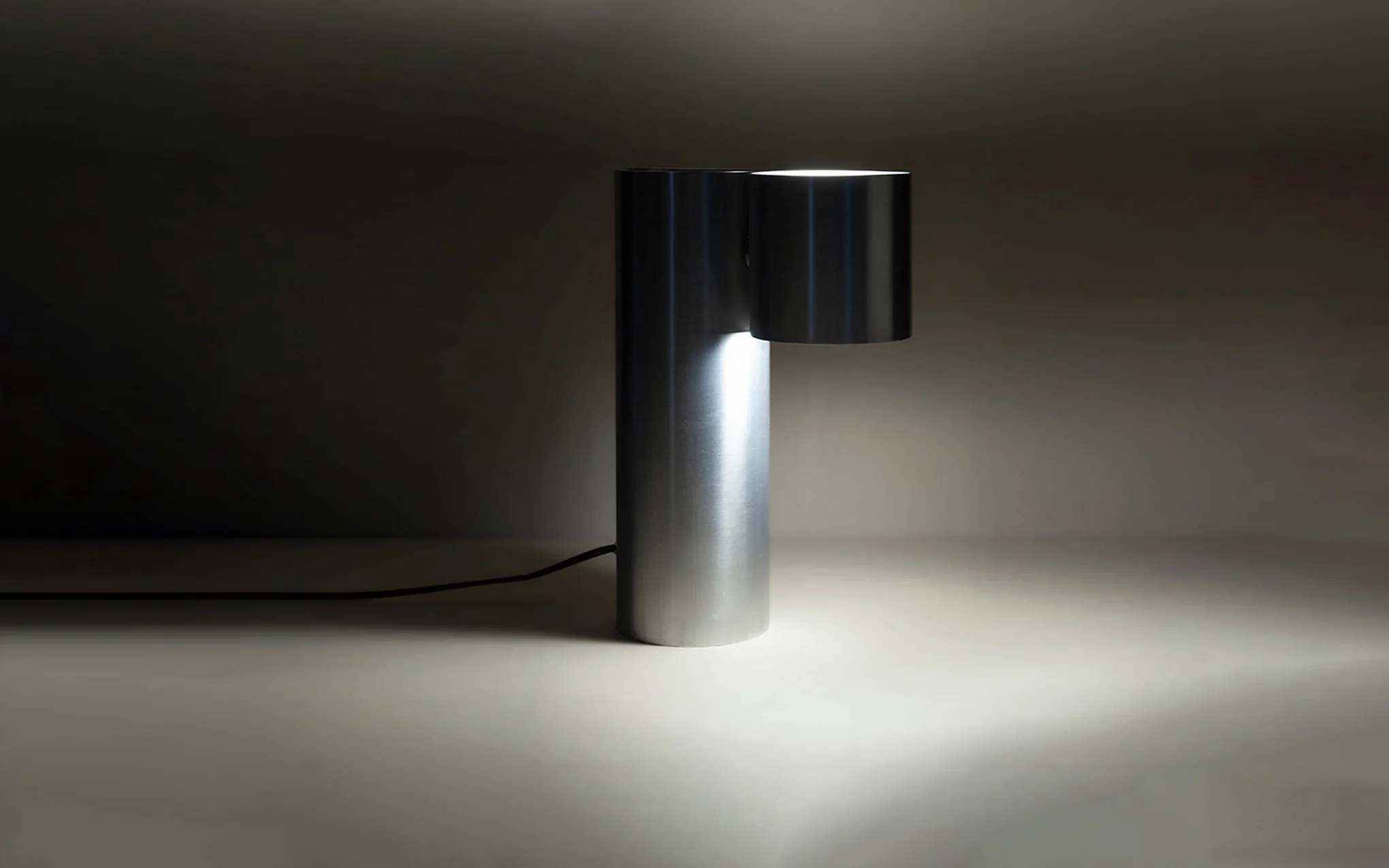 Clearance Drum D2 desk lamp - brushed aluminium - Image 5