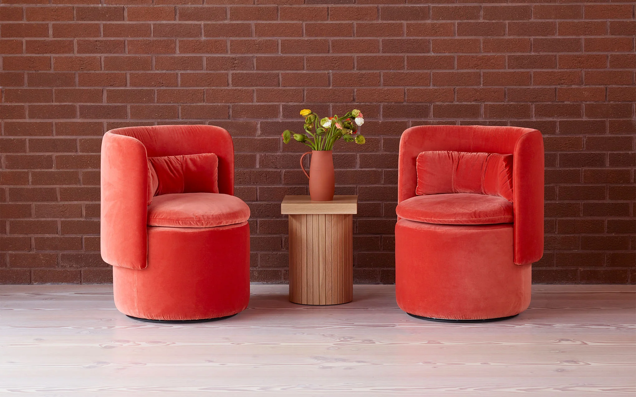 Group cocktail chair with swivel base - Image 4