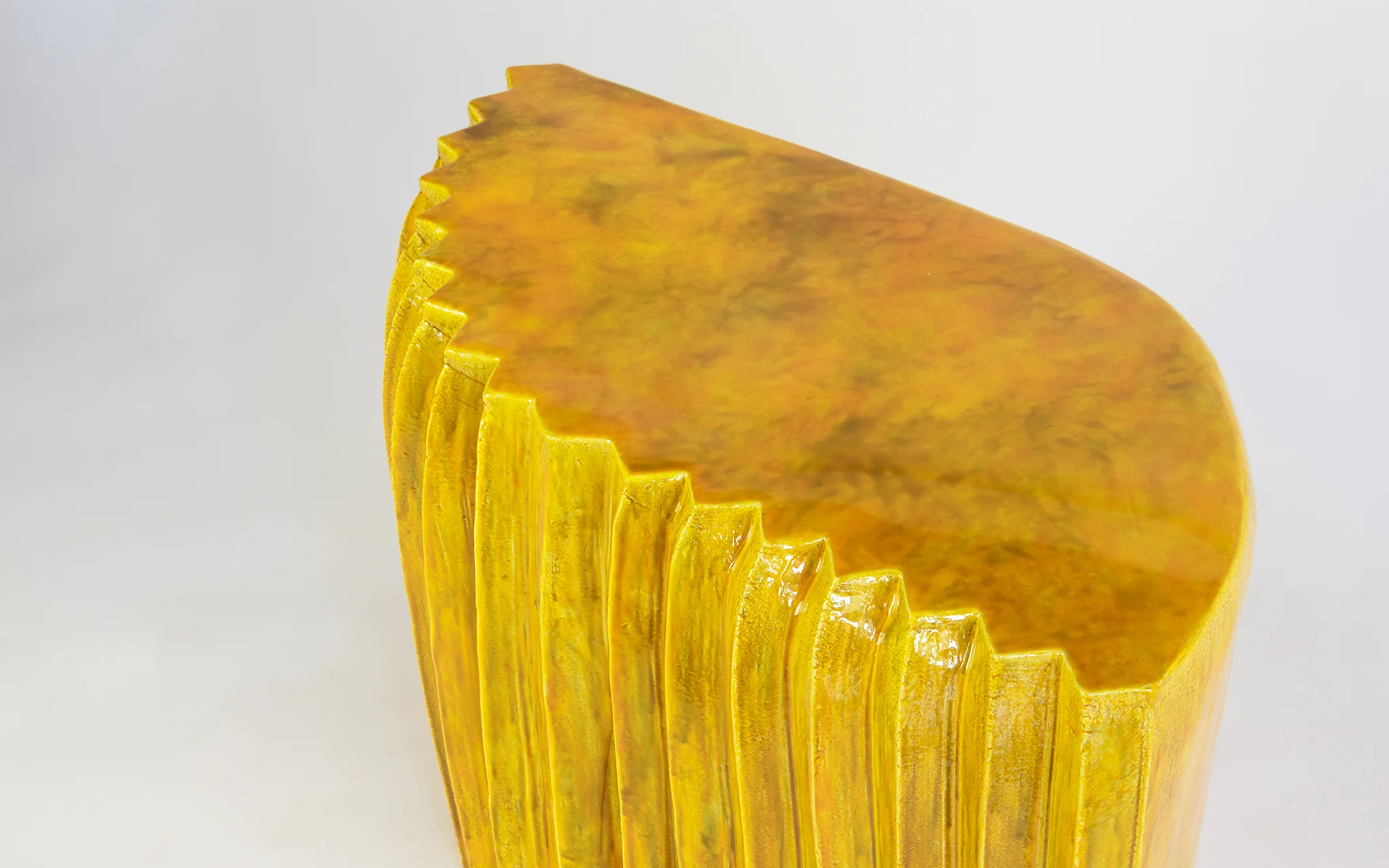 Iguana stool XXL - autumn resin - Image 4
