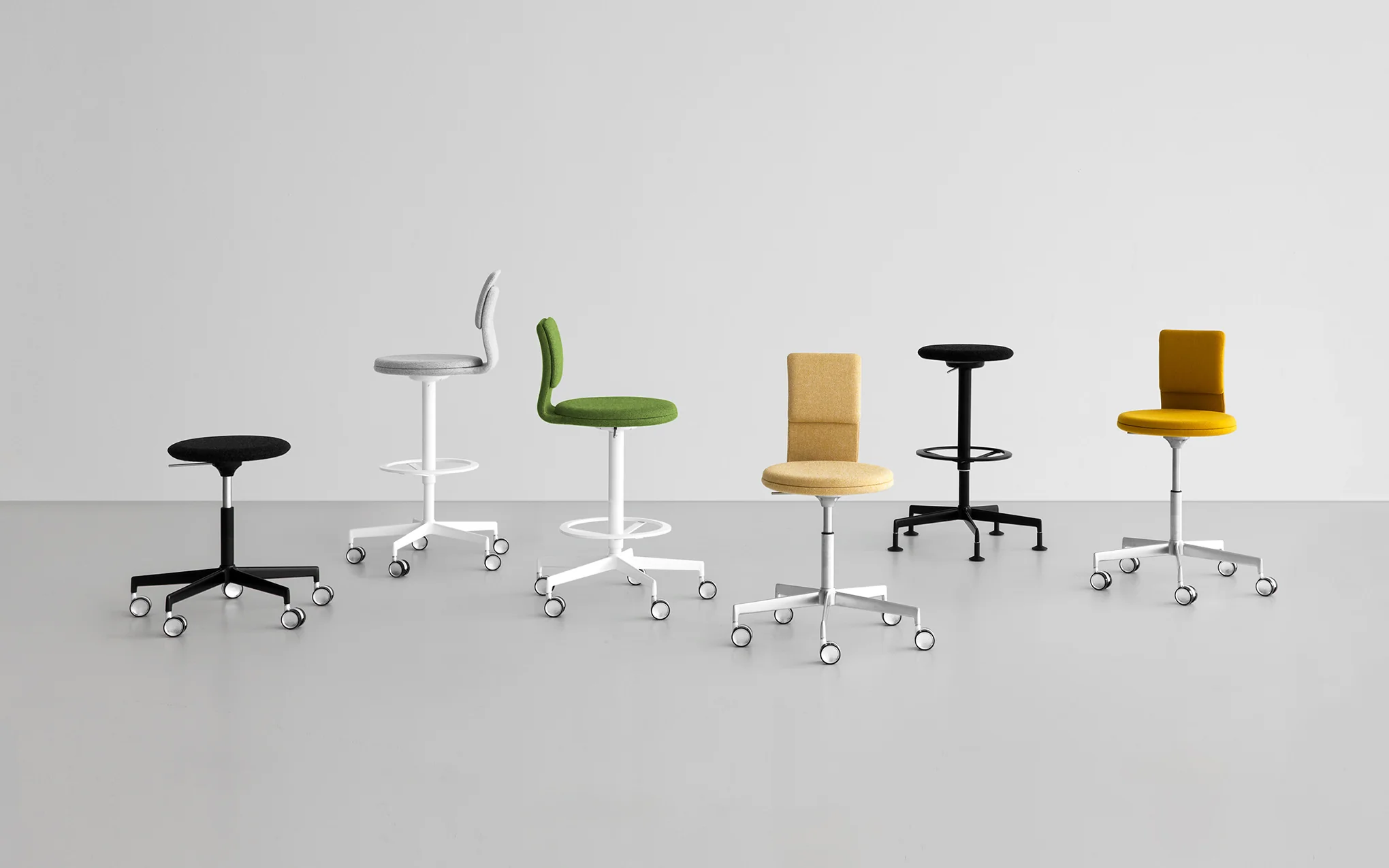 Lab stool with backrest