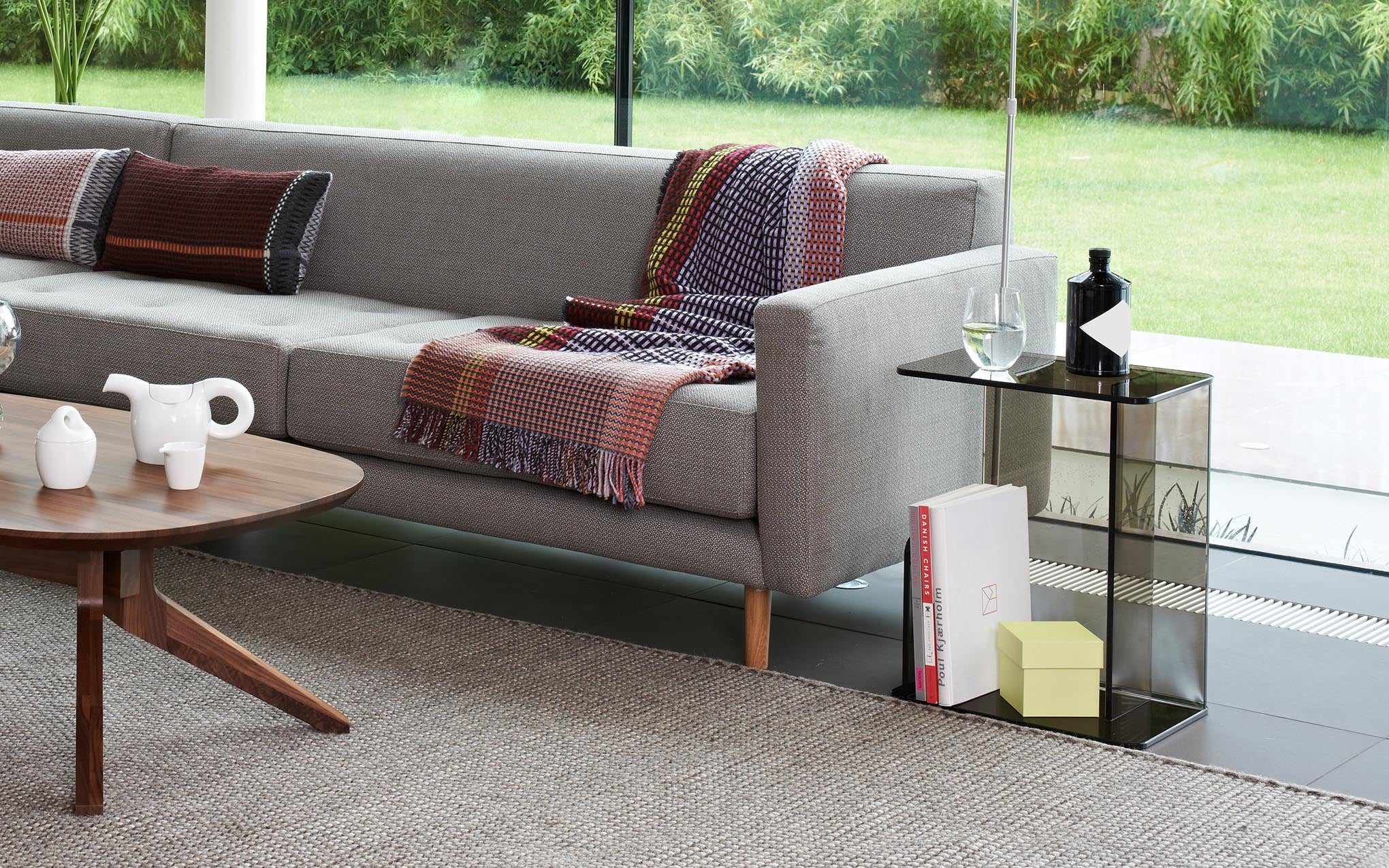 Lucent side table - Image 4