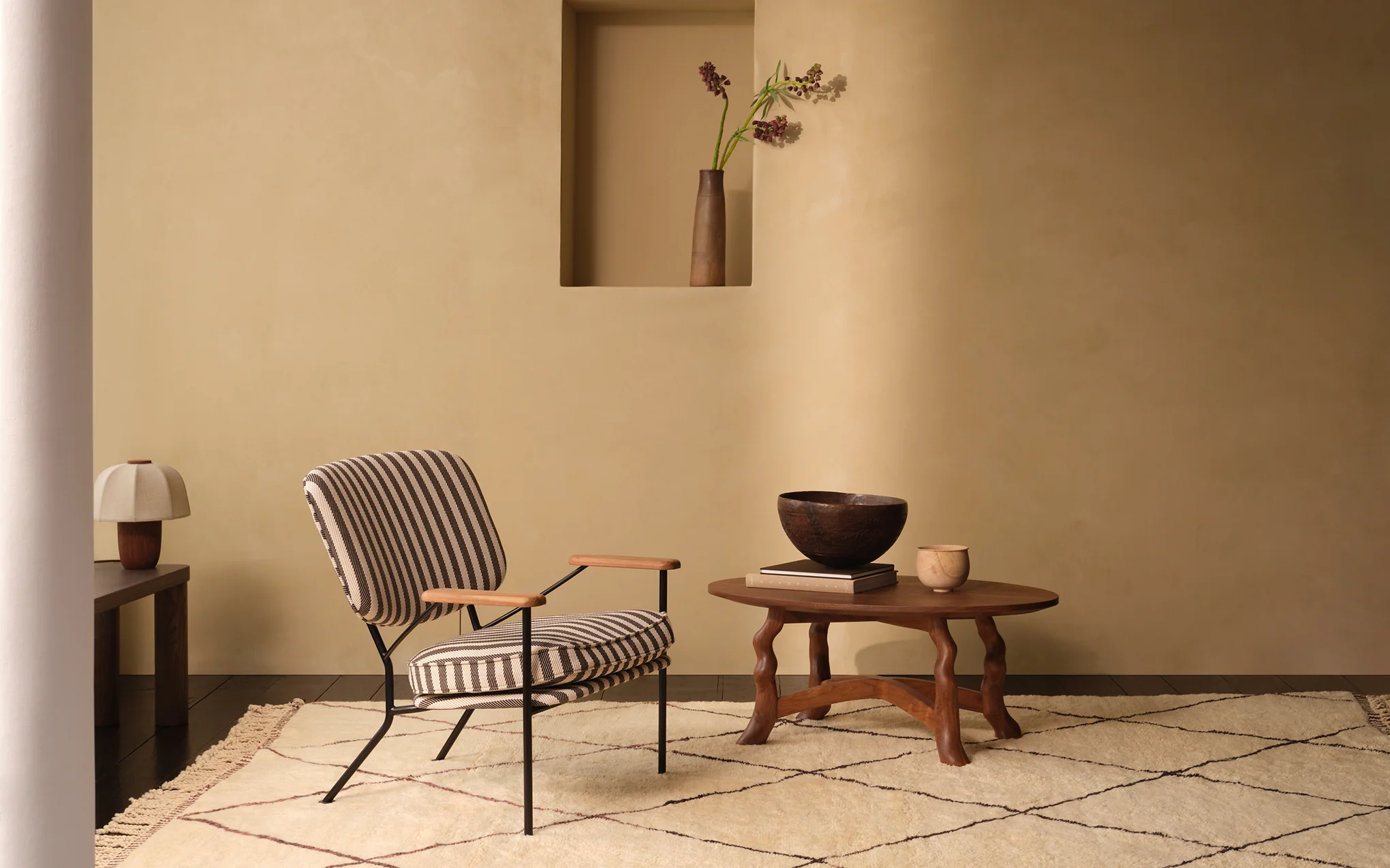 Orlando armchair with walnut arms - Image 2