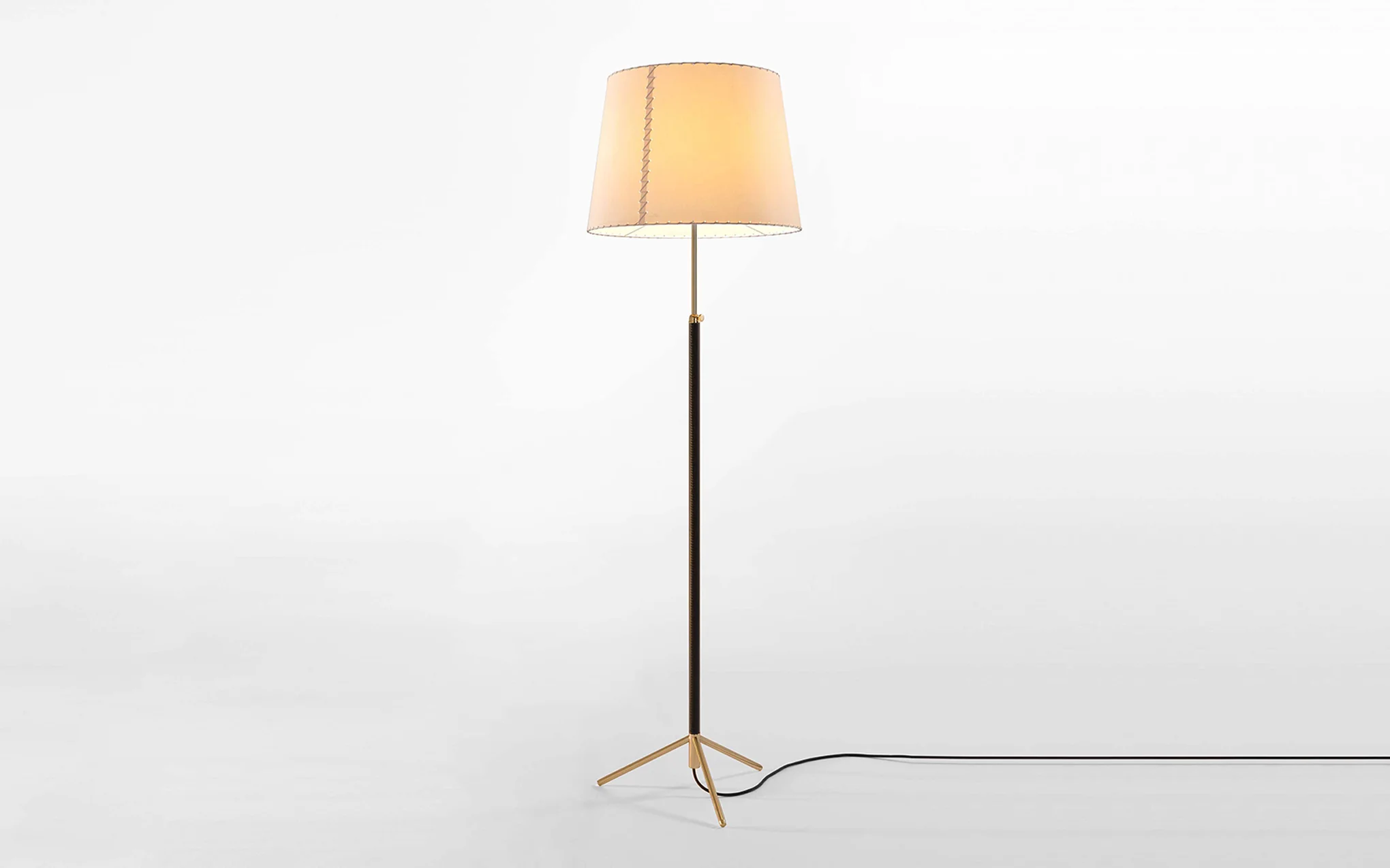 Pie de Salón floor lamp - Image 11