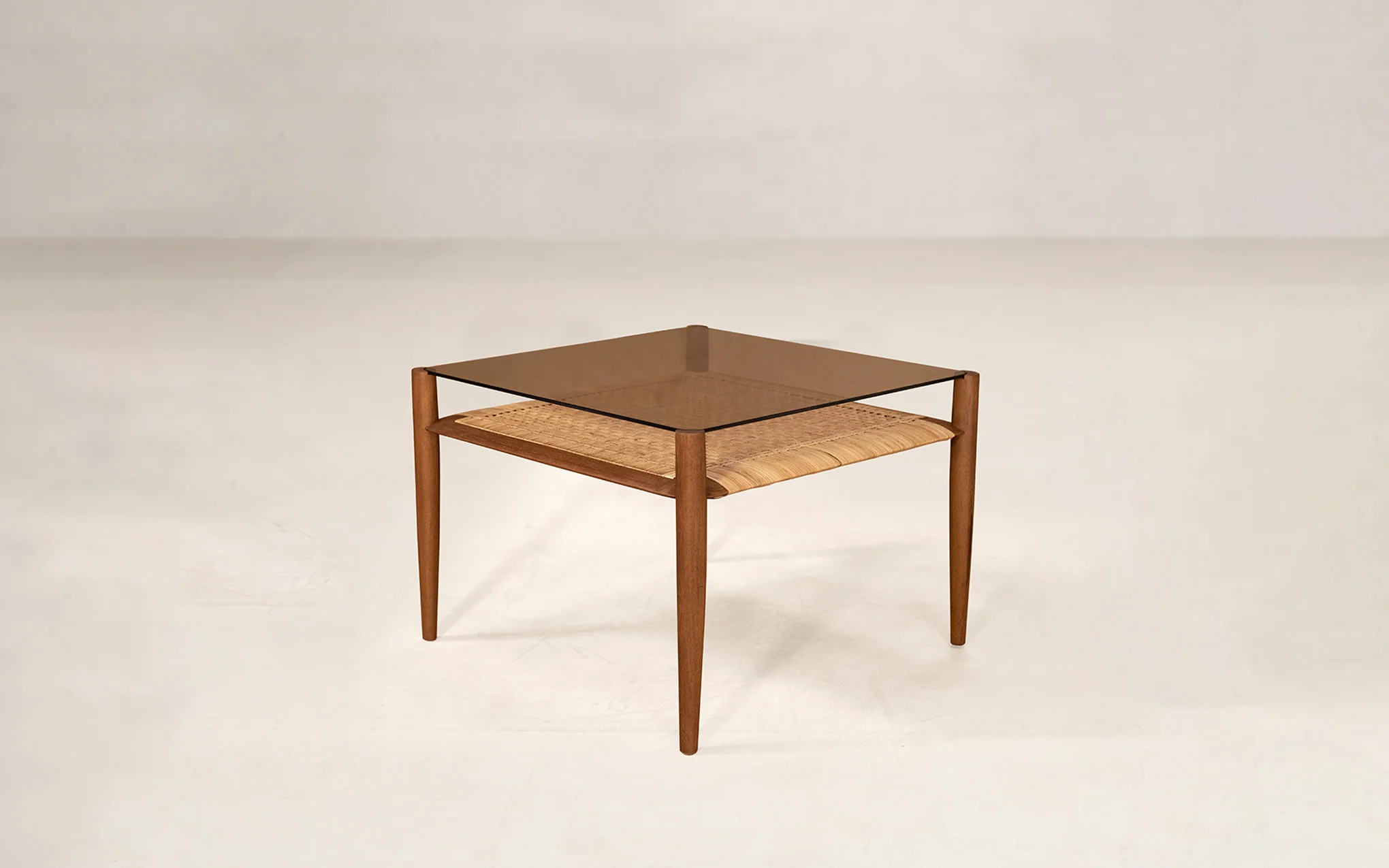 Tangāli side table