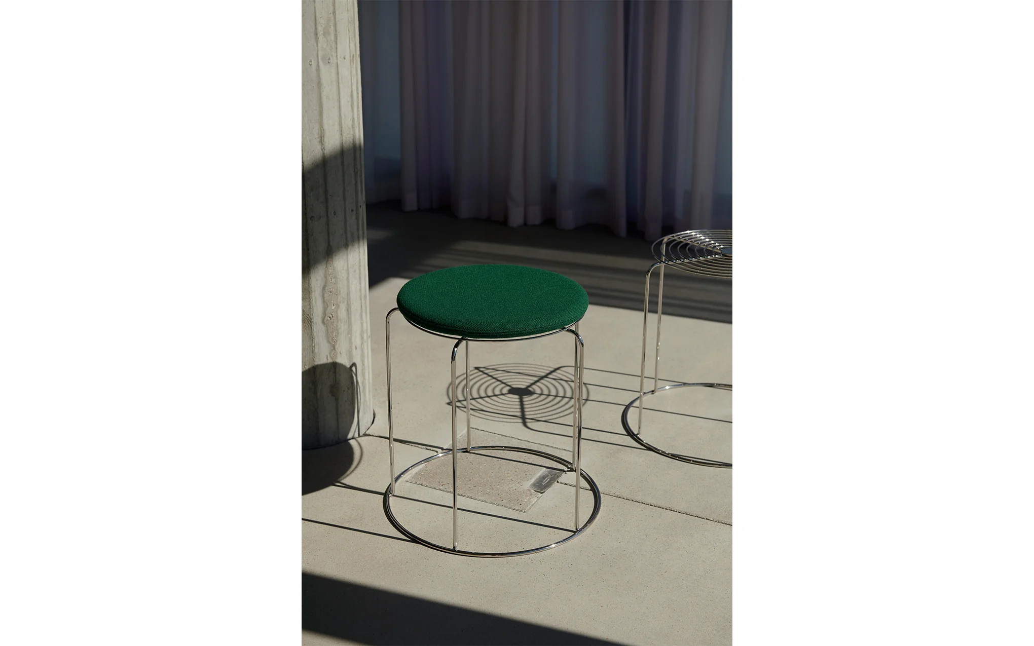 Wire stool - Image 24